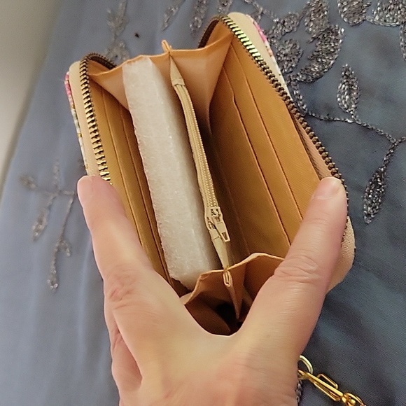 NWOT Butterfly compact wallet - Picture 3 of 5